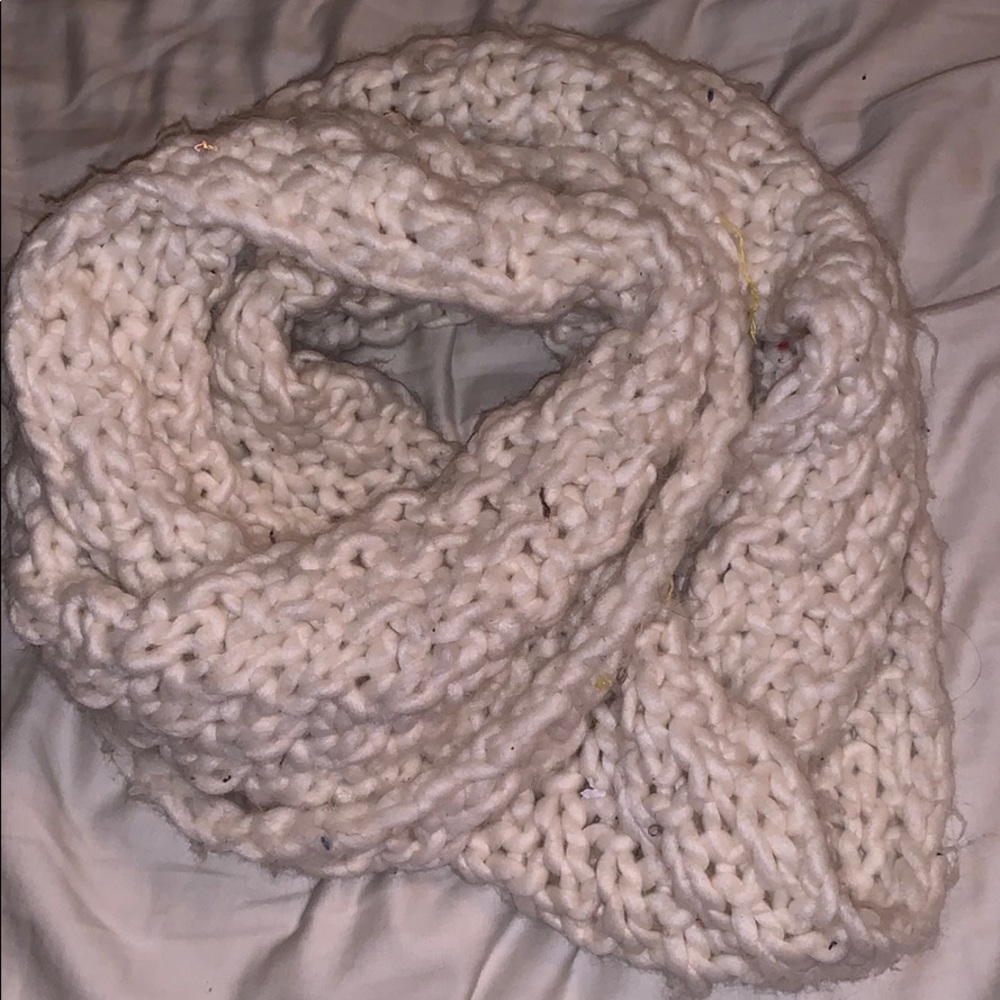 White knitted infinity scarf